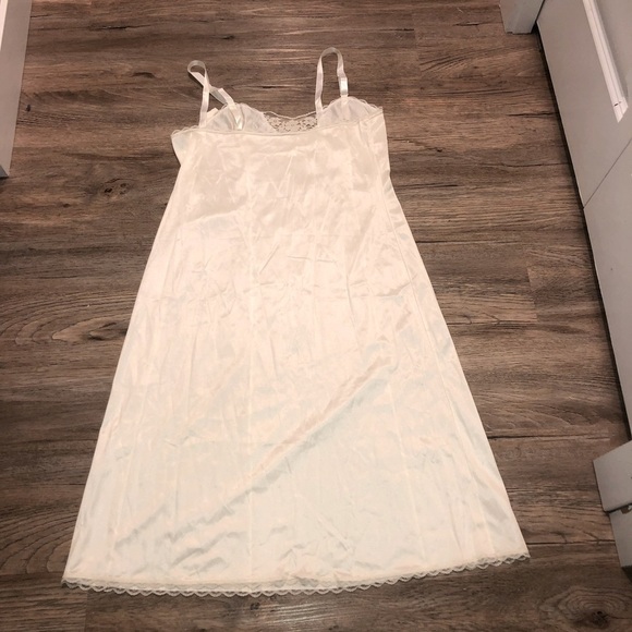 𝅺vintage 70s Hanna Satin Feel Lace Trim Night Gown Slip Ribbon Strap New - Picture 2 of 10